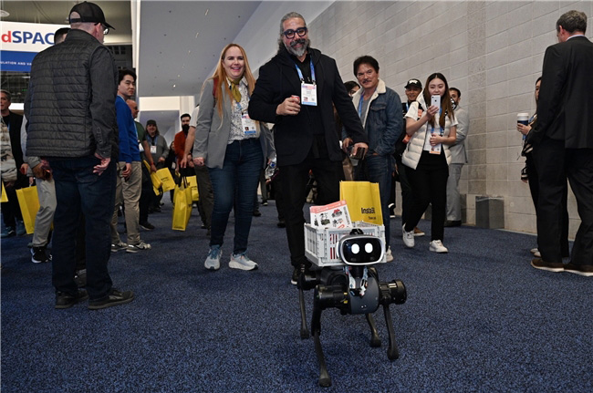 Vbot超能機器狗開啟全球消費級具身智能時代 Vbot超能機器狗開啟全球消費級具身智能時代